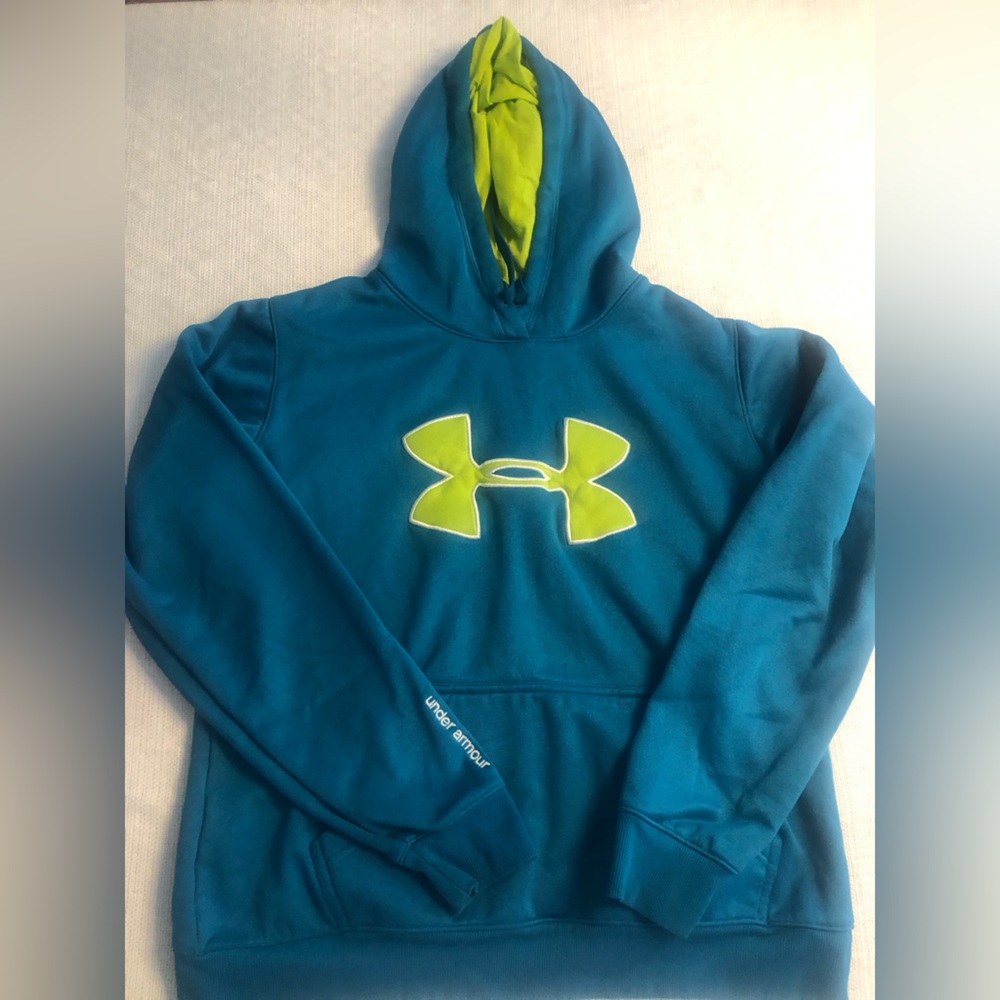 Under Armour kid’s Hooded Sweatshirt, size M
